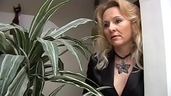 Подрочи свой член и трахни свою мамочку HD ебалка нет